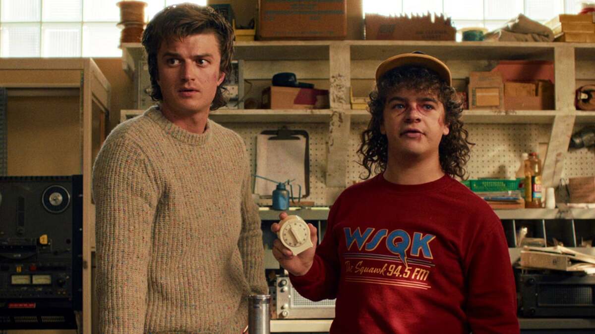 Gaten Matarazzo e Joe Keery in Stranger Things