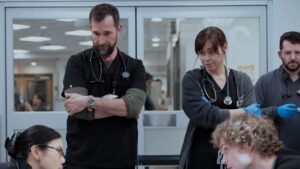 The Pitt 2×04 – Quel dettaglio che ci riporta ai tempi di E.R.