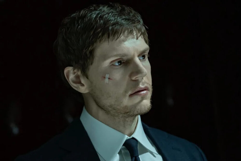 Evan Peters in The Beauty