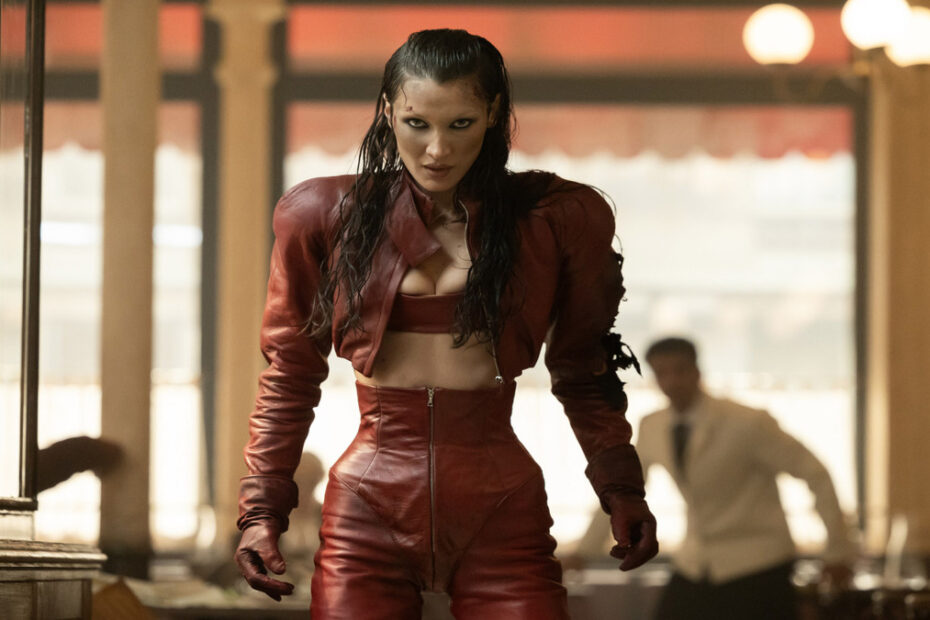 Bella Hadid in una scena di The Beauty