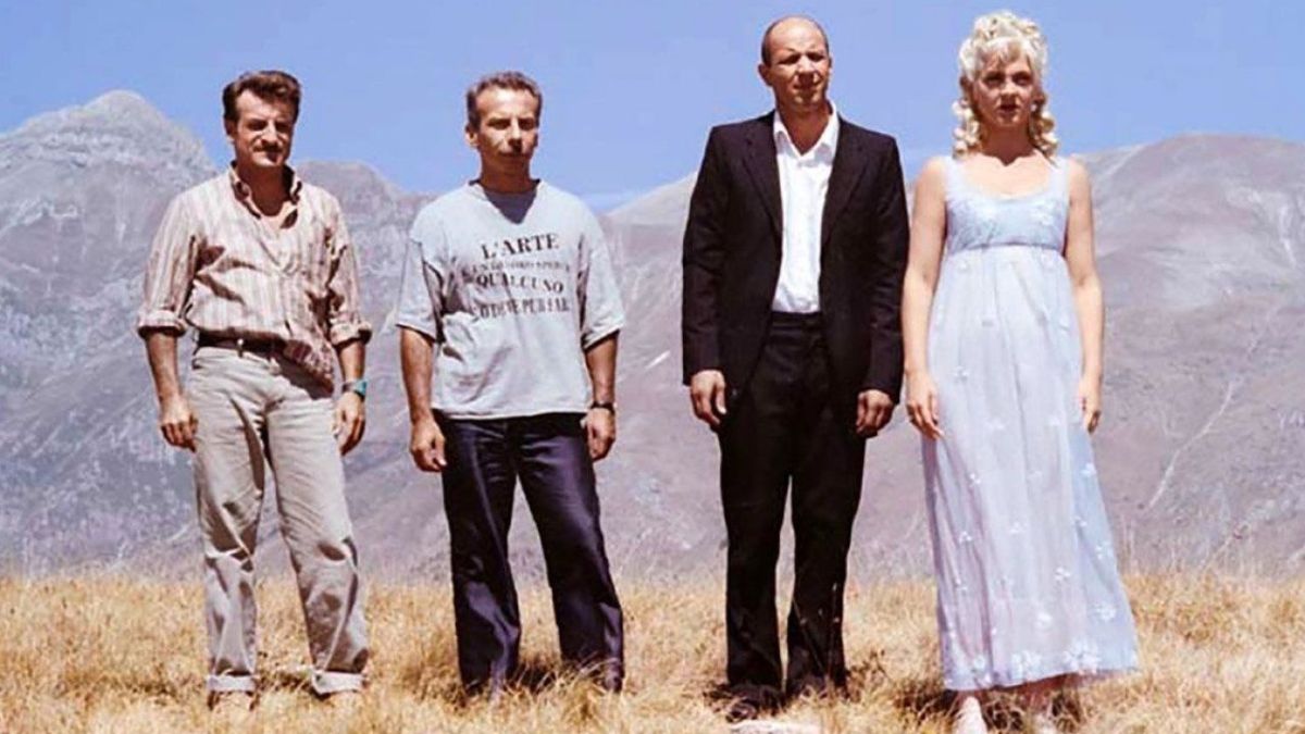 Clara accompagna il trio in paradiso nel finale di Così è la vita