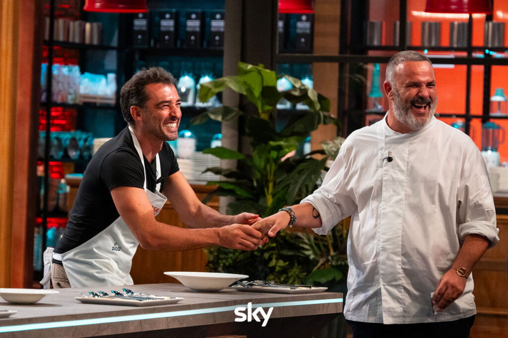 Alessandro e lo chef Angel Leon a MasterChef 15 - Immagini concesse da Sky Italia