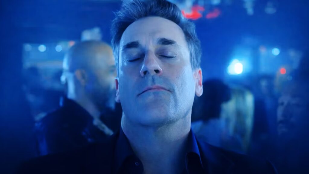 Jon Hamm in una scena di Your Friends & Neighbors