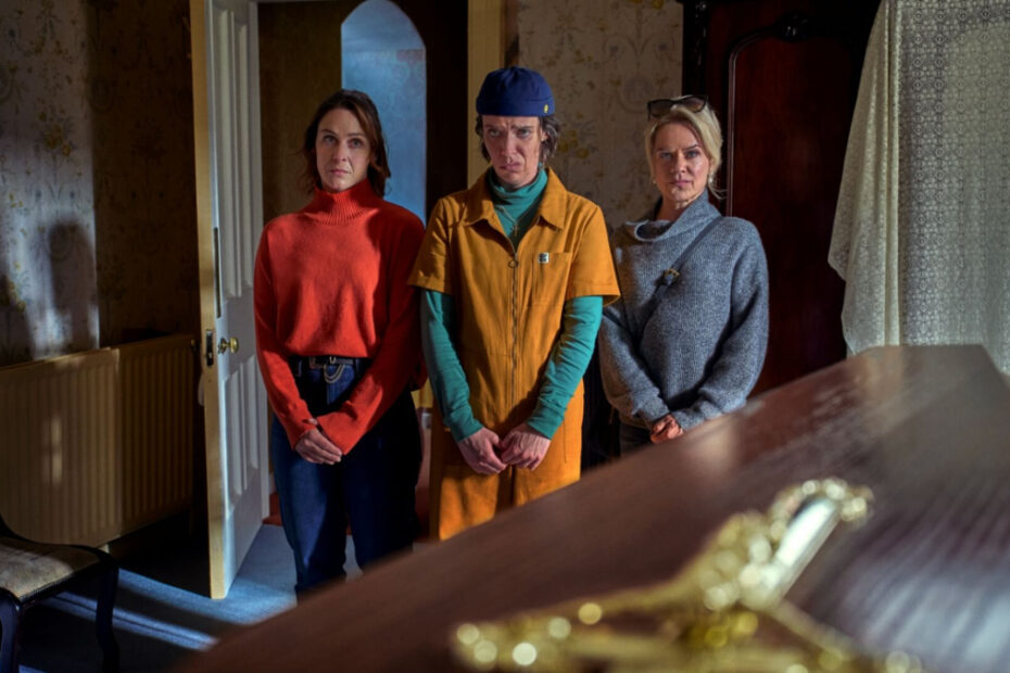 Saoirse, Dana e Robyn in visita all'amica Greta, su Da Belfast al Paradiso