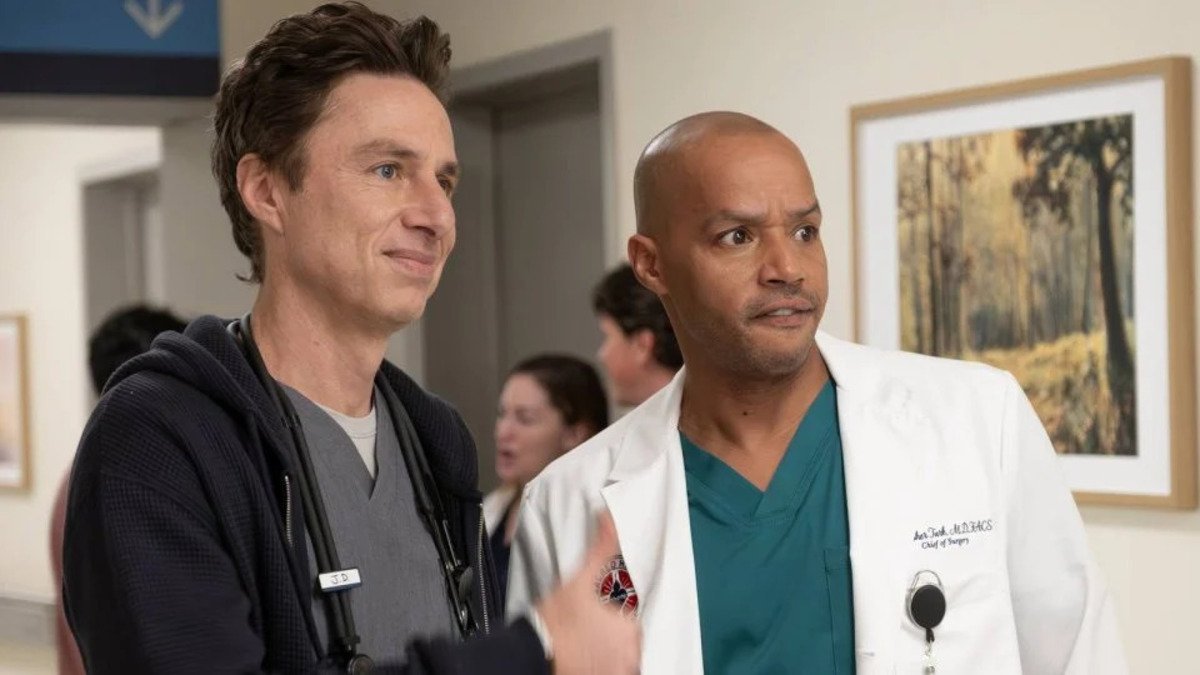 una scena del revival di Scrubs con J.D e Turk