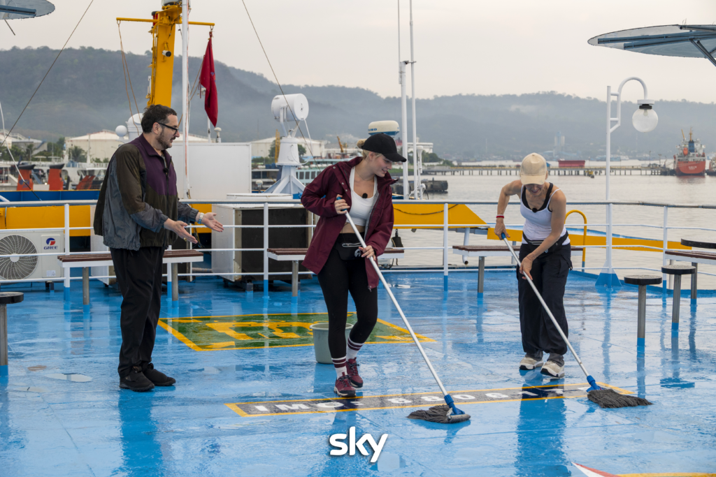 Le Biondine scontano il malus alla seconda puntata di Pechino Express 2026 - Immagini concesse da Sky Italia