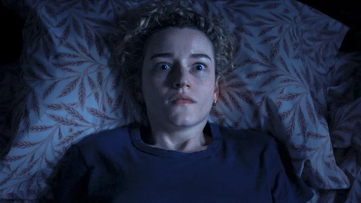 Julia Garner in una scena di Weapons, uno dei migliori film usciti ad agosto
