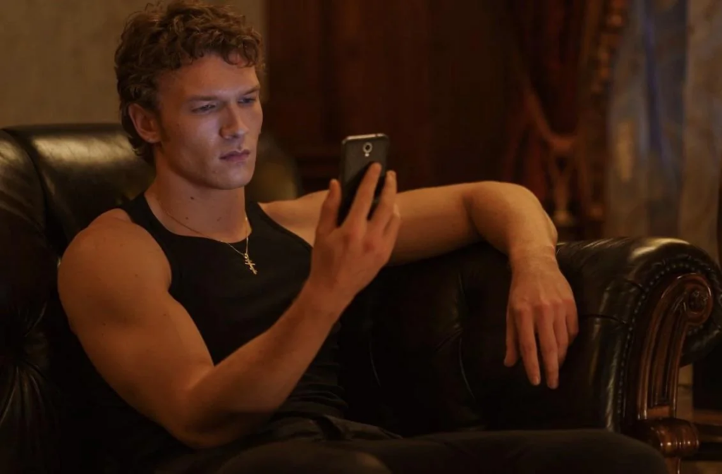 Ilya in una scena di heated rivalry