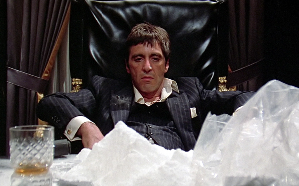 una scena di Scarface con Al Pacino, uno dei migliori attori americani