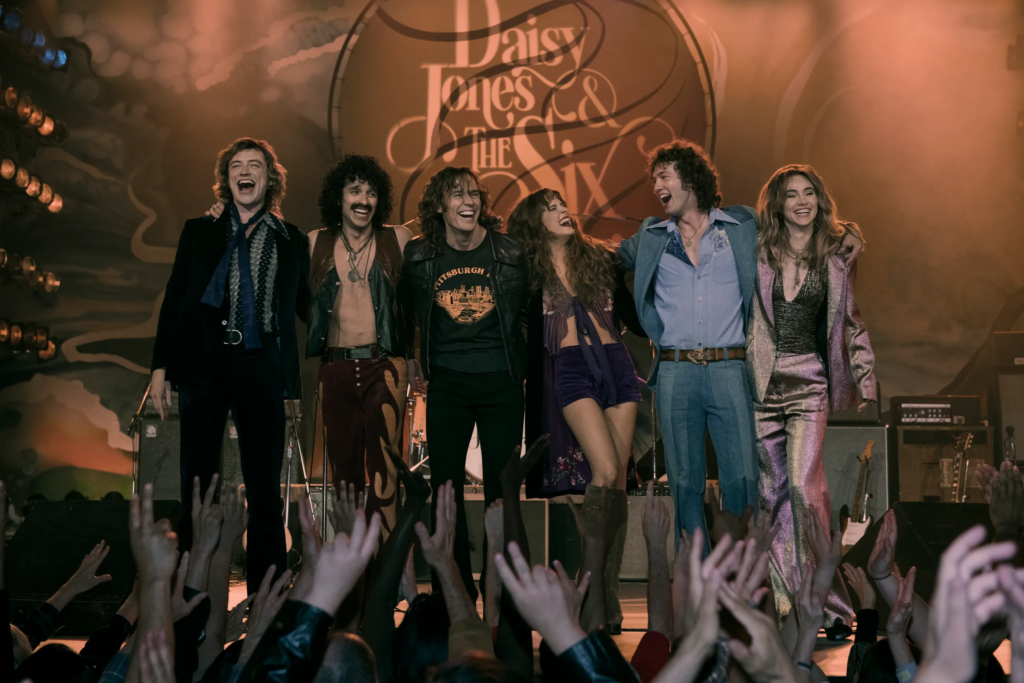 una scena di Daisy Jones & The Six, una delle migliori miniserie da vedere su Amazon Prime Video