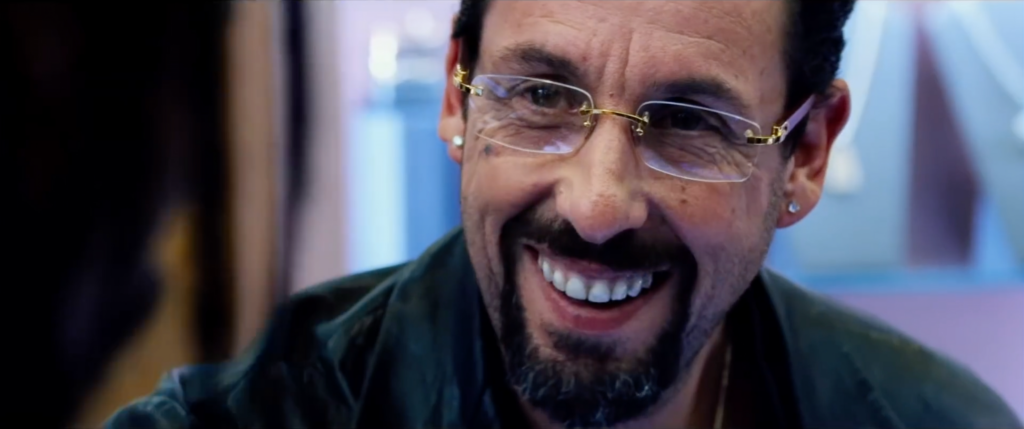 Adam Sendler in una scena di Diamanti Grezzi, uno dei migliori film da vedere su Netflix 