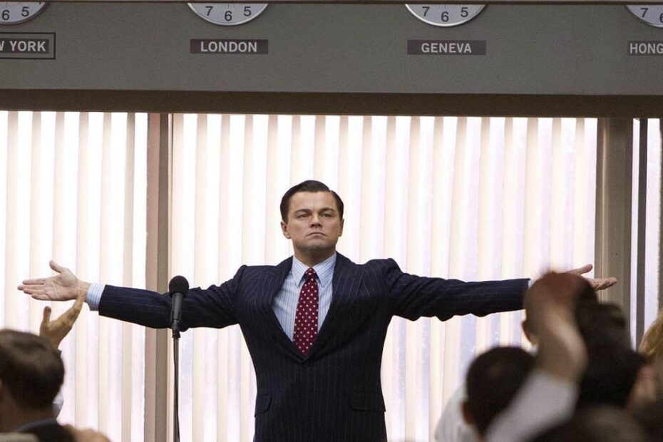 Leonardo Di Caprio in una scena di The Wolf of Wall Street