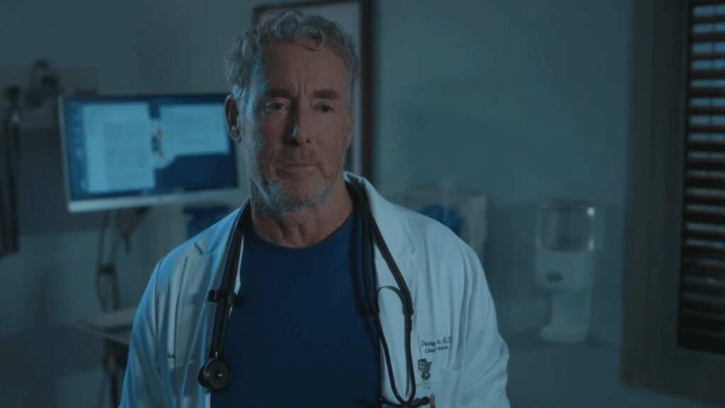 Un'immagine del Dr. Cox nel revival di Scrubs