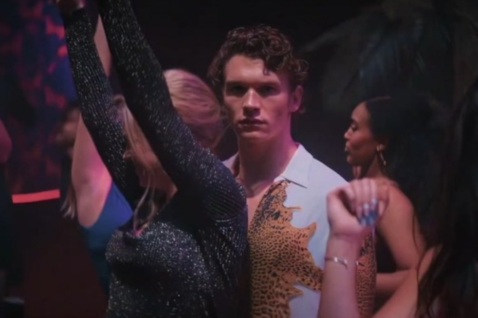 Ilya in una scena di Heated Rivalry