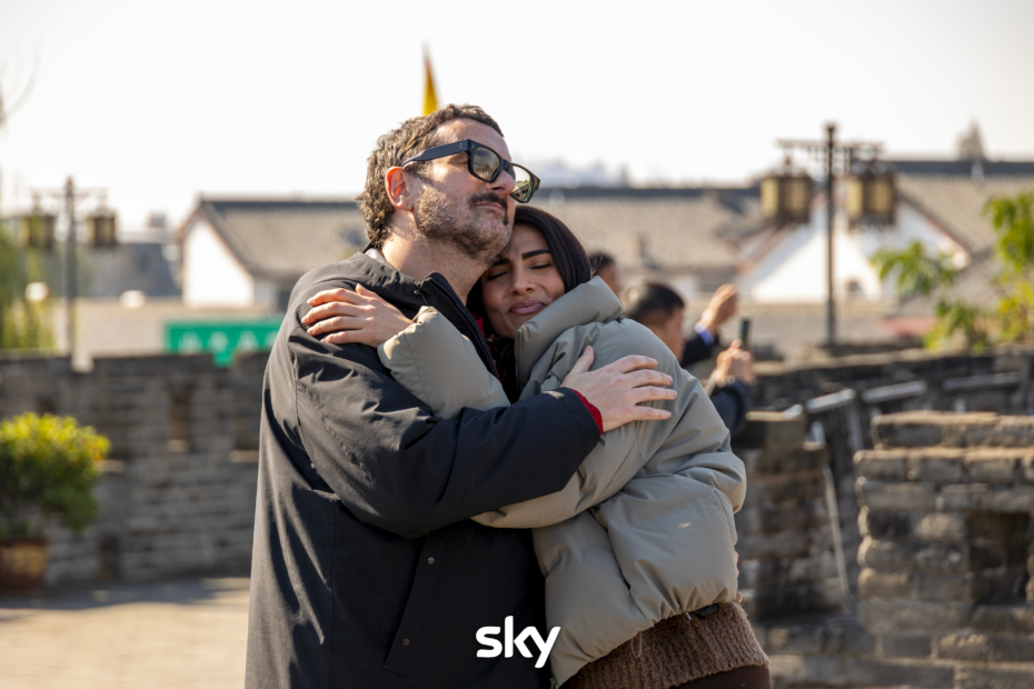 costantino della gherardesca e giulia salemi partecipano come viaggiatori alla settima puntata di Pechino Express 2026 - Credits: Sky Italia