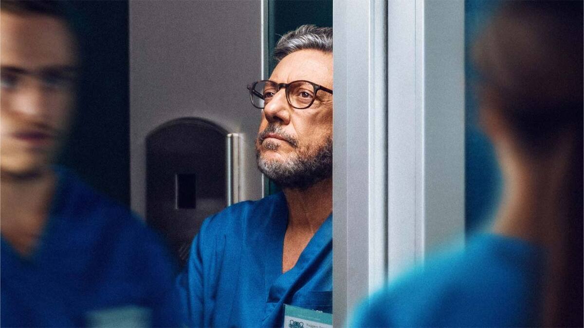 Sergio Castellitto in una scena de In Utero