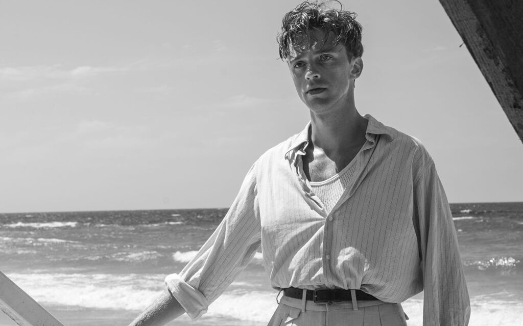 Il protagonista del film Lo Straniero di Ozon del 2025