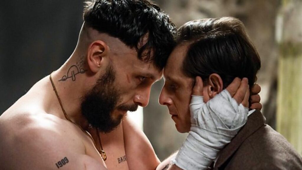 Richard Gadd e Jamie Bell nel primo episodio di Half Man, tra le migliori serie tv di maggio