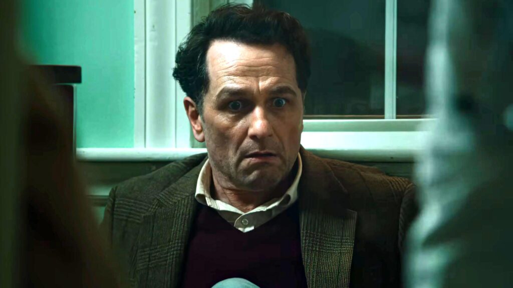 Matthew Rhys, protagonista della serie Widow's Bay