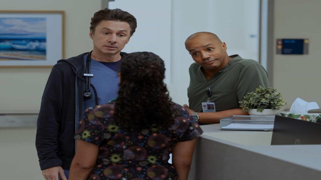 Turk, J.D e Carla in una scena di Scrubs