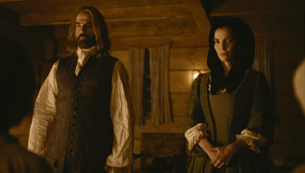 Betty Gilpin e Hamish Linklater protagonisti del sesto episodio di Widow's Bay