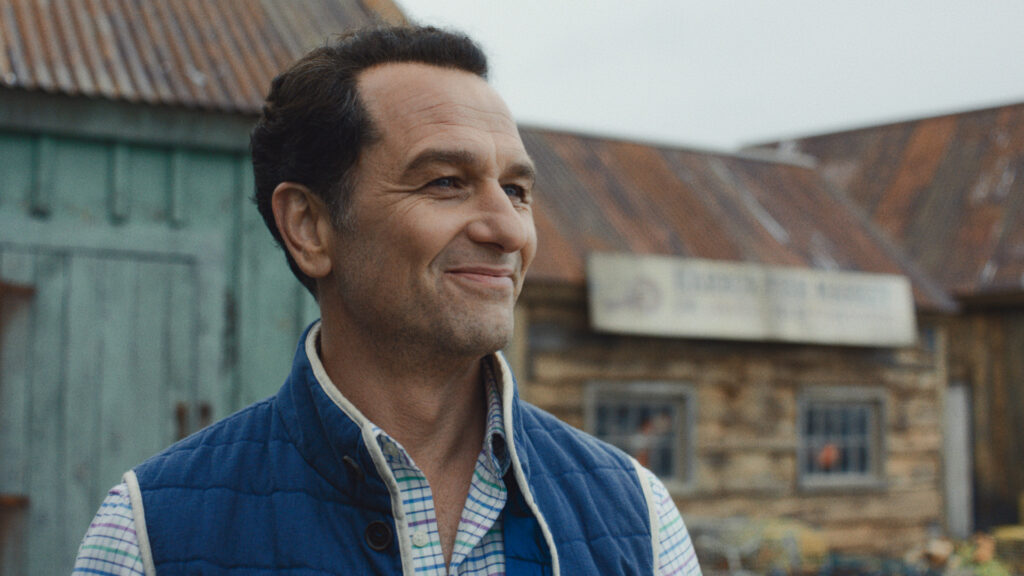Matthew Rhys nel terzo episodio di Widow's Bay