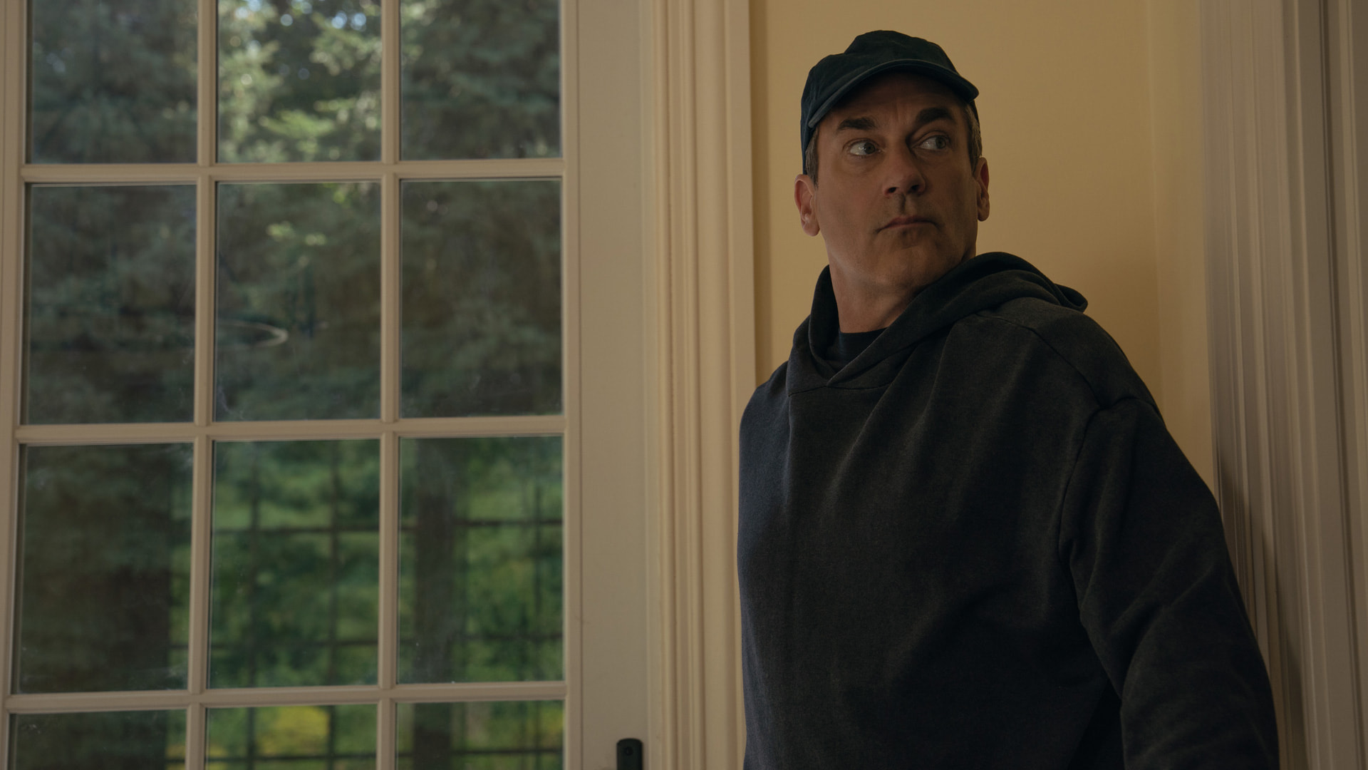 Jon Hamm in “Your Friends and Neighbors”, ora disponibile su Apple TV