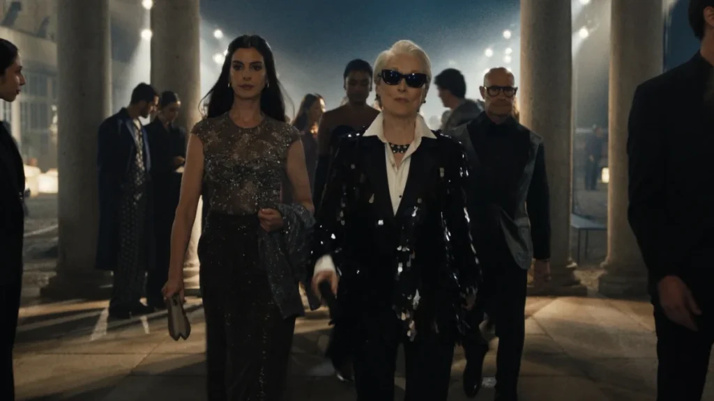 Una scena tratta da Il Diavolo Veste Prada 2: uno tra i migliori film su Disney +