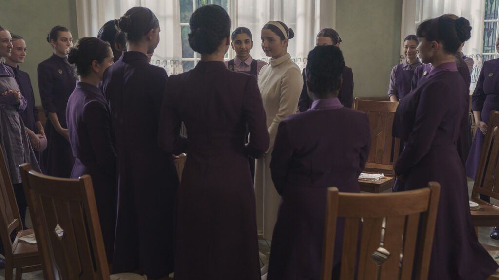 Daisy viene accolta come una Plum nel nono episodio di The Testaments