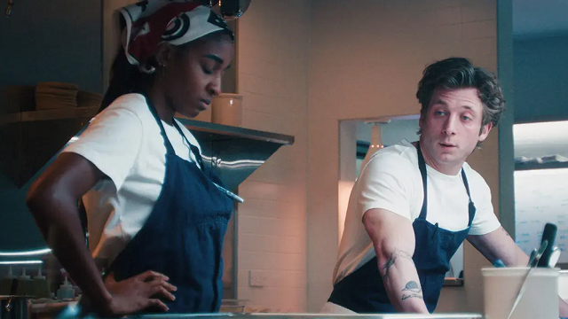 Sydney e Carmy in una scena di The Bear