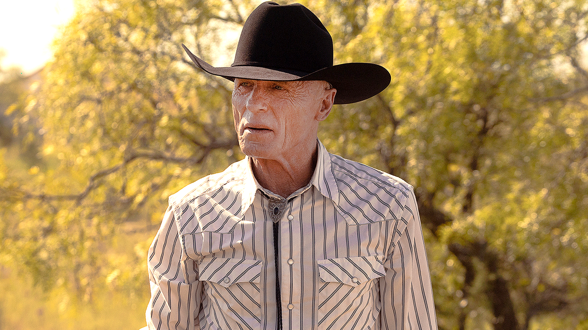 Ed Harris in una scena di Dutton Ranch