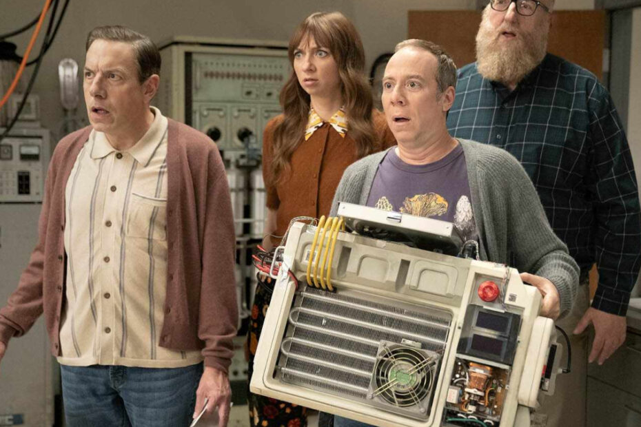 Stuart ha in mano un qualcosa di quantistico che può resettare il mondo, e insieme a Kripki Bert e Denise è intenzionato a provarci in Stuart Fails to Save the Universe