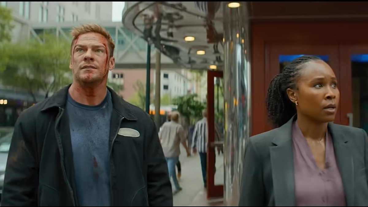 Un malconcio Reacher cerca di sfuggire a tutti gli inseguitori, aiutandosi con Tamara, in Reacher 4