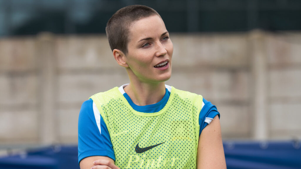 Boots è il portiere della squadra femminile