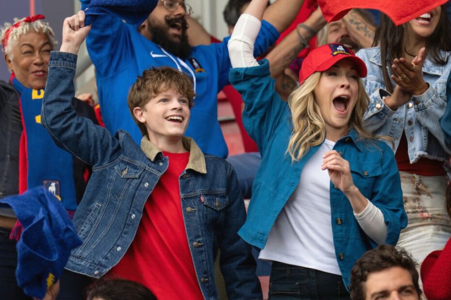 Henry assiste con sua mamma a una partita delle ragazze del Richmond