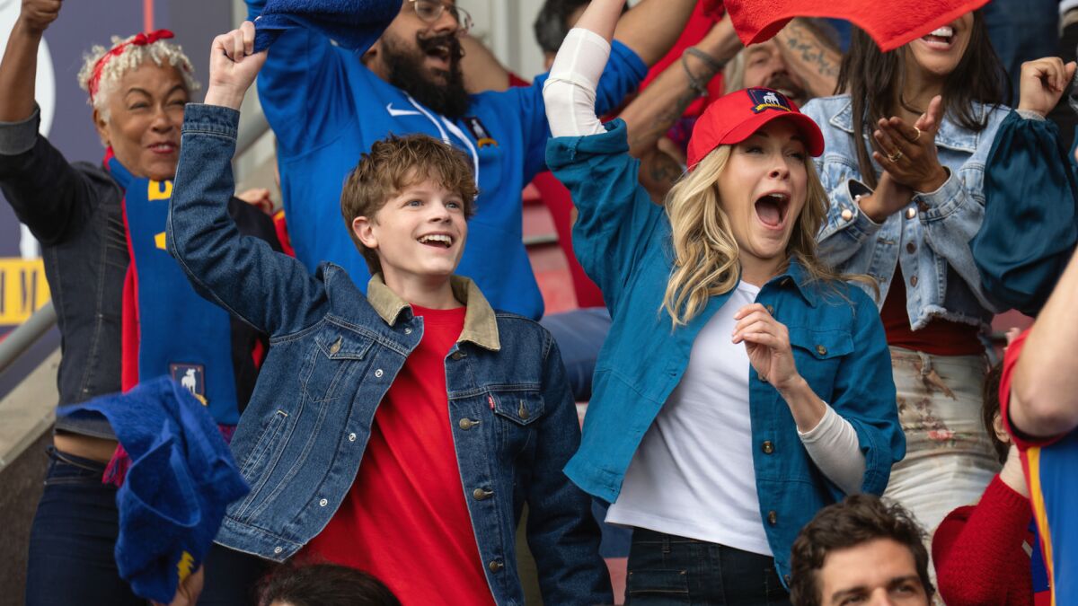 Henry assiste con sua mamma a una partita delle ragazze del Richmond