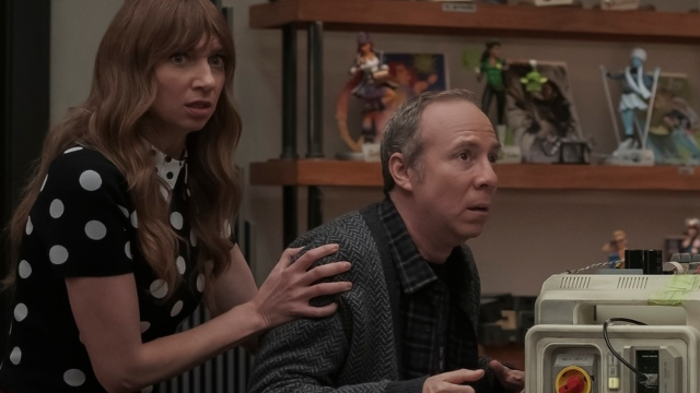 Denise e Stuart assistono al combattimento tra Bert e Will