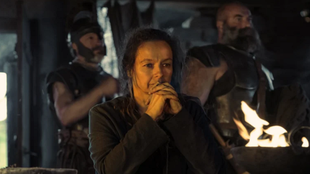 Circe in una scena del film The Odyssey