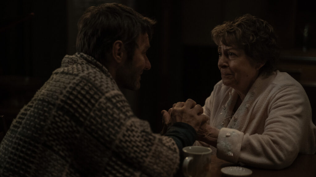 Jason e sua mamma in Dark Matter 2x05