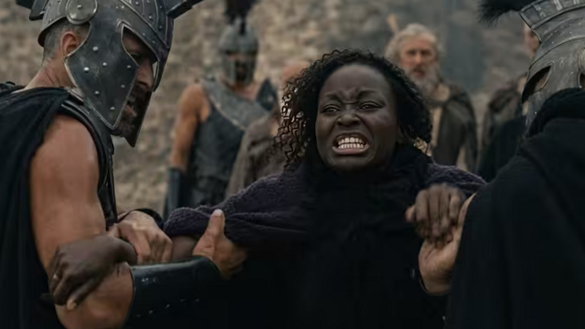 Elena di Troia in una scena del film The Odyssey
