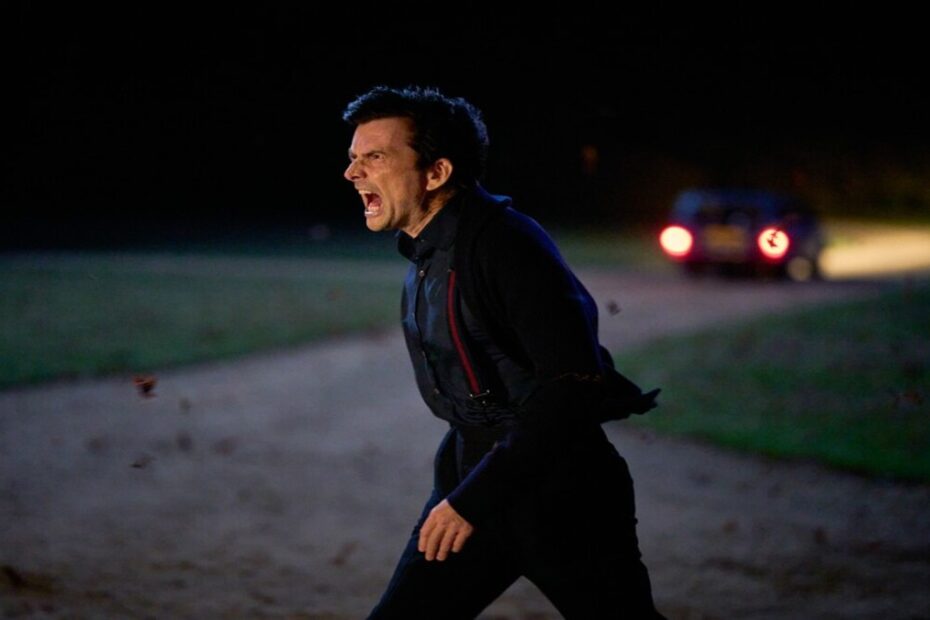 David Tennant in una scena di Rivals, una delle serie tv da vedere su Disney+