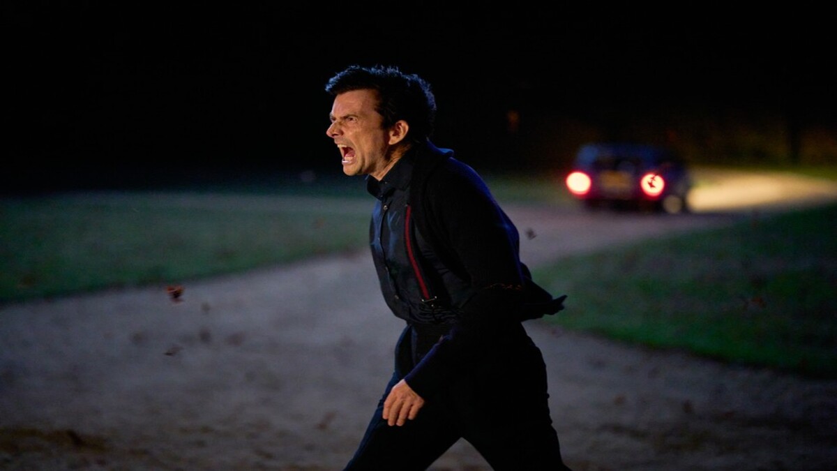 David Tennant in una scena di Rivals, una delle serie tv da vedere su Disney+