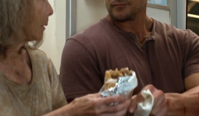 Il vero protagonista di Reacher 4 è, in realtà, il famoso cheesesteak di Philadelphia