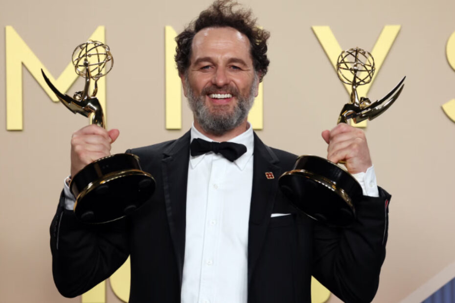 Matthew Rhys trionfa agli Emmy 2026