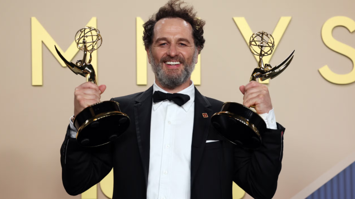 Matthew Rhys trionfa agli Emmy 2026