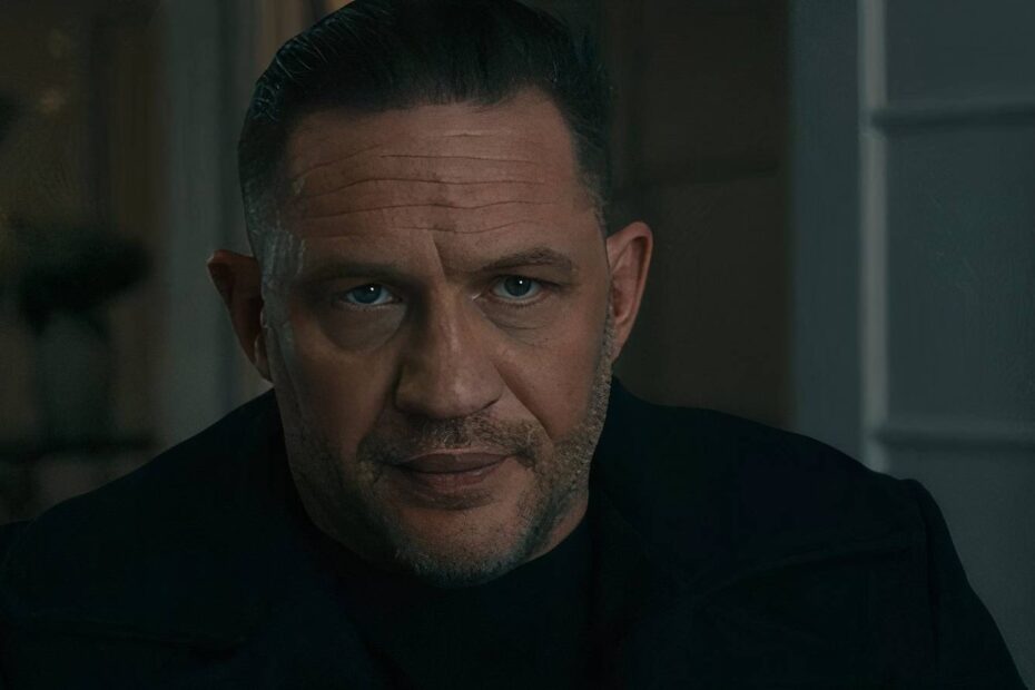 Harry, interpretato da Tom Hardy, in una scena di Mobland