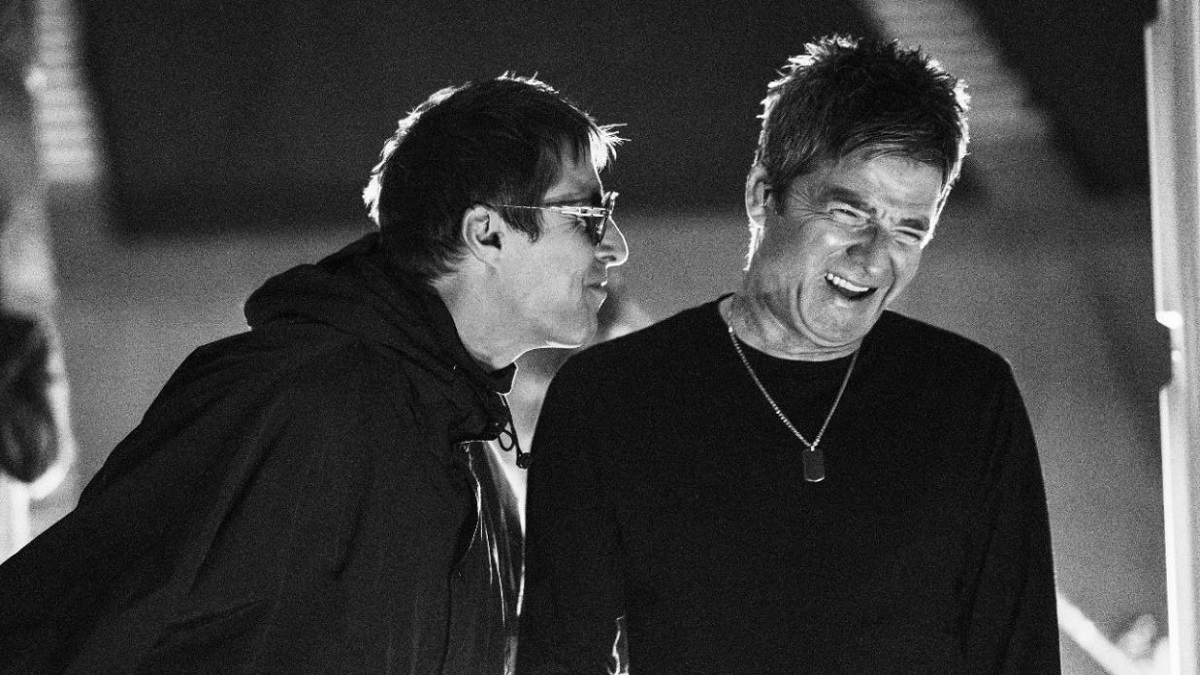 I fratelli Gallagher in una scena del docufilm Don't Look Back in Anger