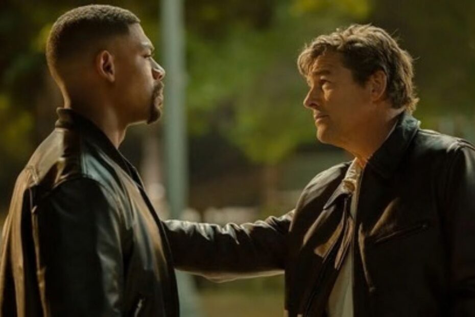 Il saluto tra Hal e John in Lanterns 1X08