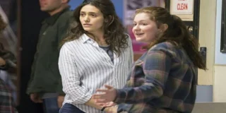 Fiona e Debbie in una scena di Shameless