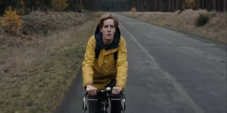 Jonas in una scena di Dark, una Serie Tv da guardare dopo Stranger Things